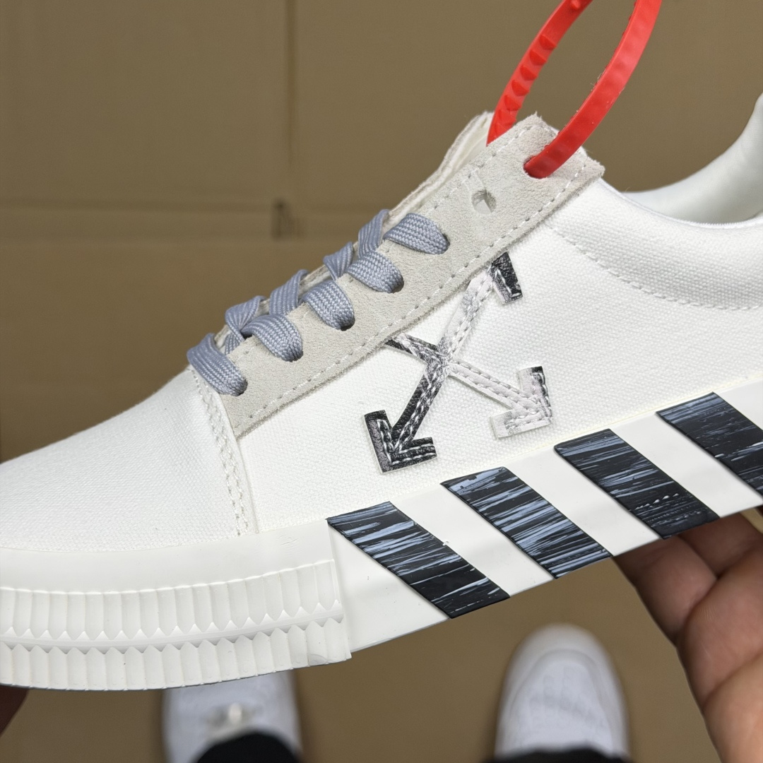 OW低帮板鞋 帆布鞋系列OFF-WHITE 经典标识减速带设计白色3尺码：36 37 38 39 40 