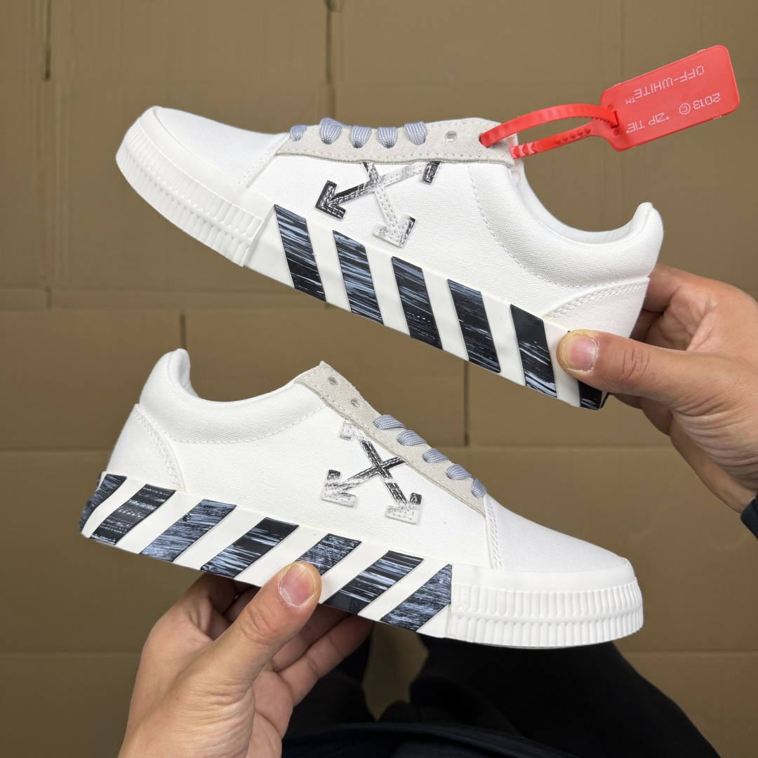OW低帮板鞋 帆布鞋系列OFF-WHITE 经典标识减速带设计白色3尺码：36 37 38 39 40 