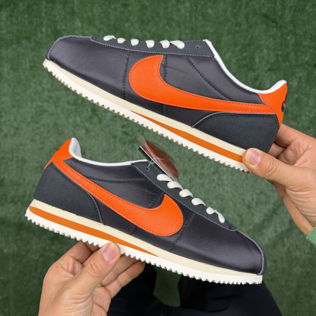 超级性价比阿甘！共27色Nike Cortez SE 黑橘冲量产品价格一步到位！货号：HF0263-00
