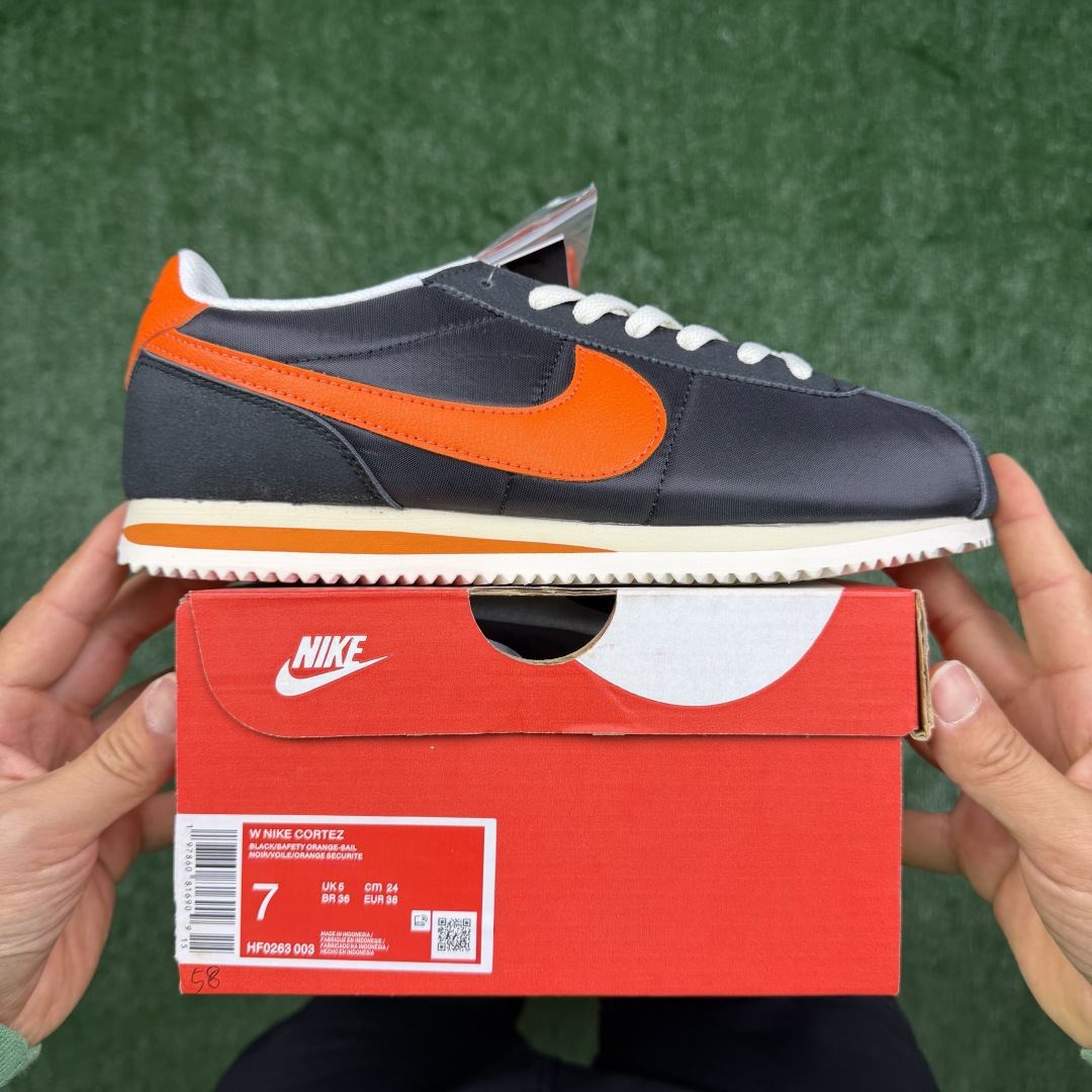 超级性价比阿甘！共27色Nike Cortez SE 黑橘冲量产品价格一步到位！货号：HF0263-00