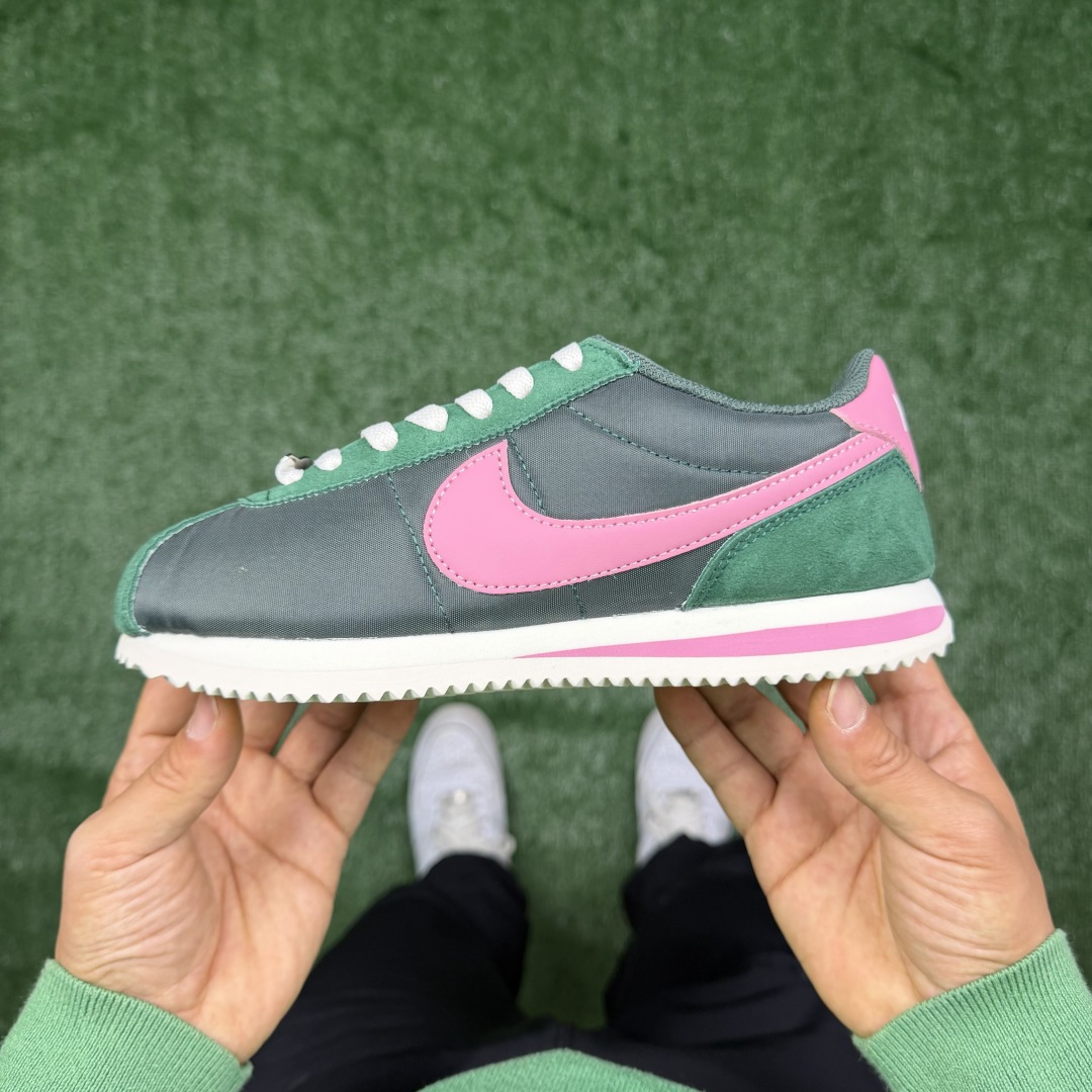 超级性价比阿甘！共27色Nike Cortez SE 绿粉冲量产品价格一步到位！货号：HF9994-30