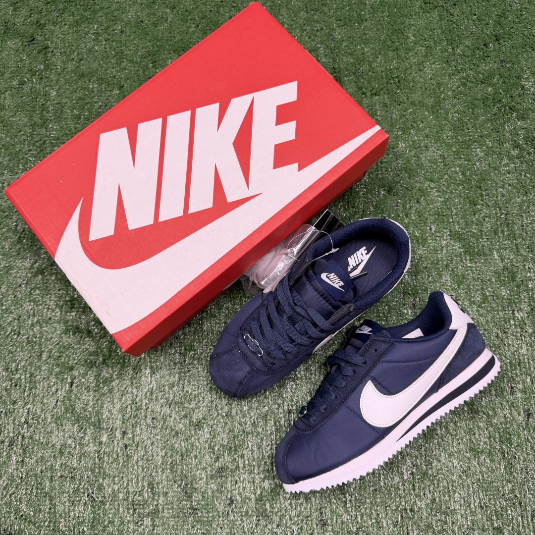 超级性价比阿甘！共27色Nike Cortez SE 布面深蓝冲量产品价格一步到位！货号：HF0263-
