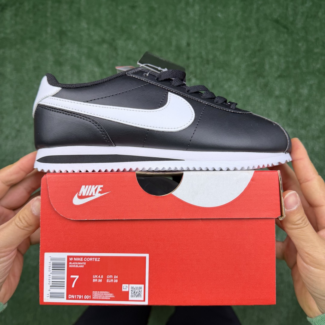 超级性价比阿甘！共27色Nike Cortez SE 皮面黑白冲量产品价格一步到位！货号：DN1791-