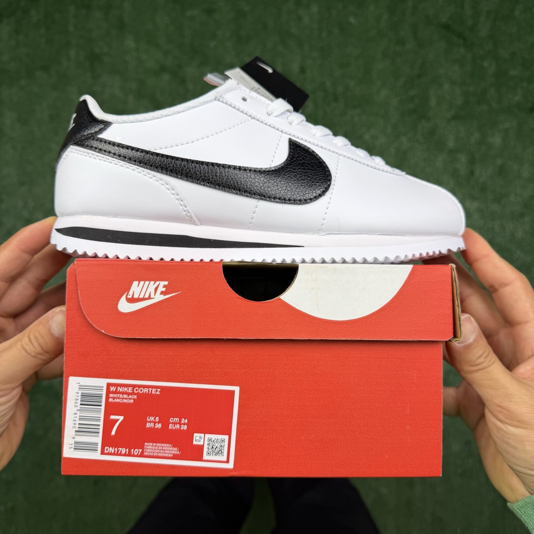 超级性价比阿甘！共27色Nike Cortez SE 皮面白黑冲量产品价格一步到位！货号：DN1791-