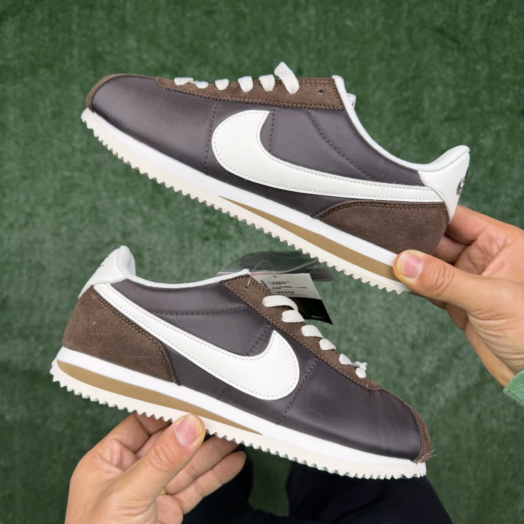 超级性价比阿甘！共27色Nike Cortez SE 布面棕色冲量产品价格一步到位！货号：DZ2795-