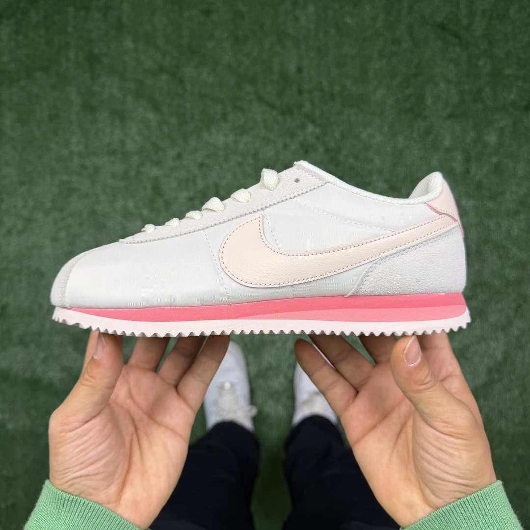 超级性价比阿甘！共27色Nike Cortez SE 布面白粉冲量产品价格一步到位！货号：HF6410-