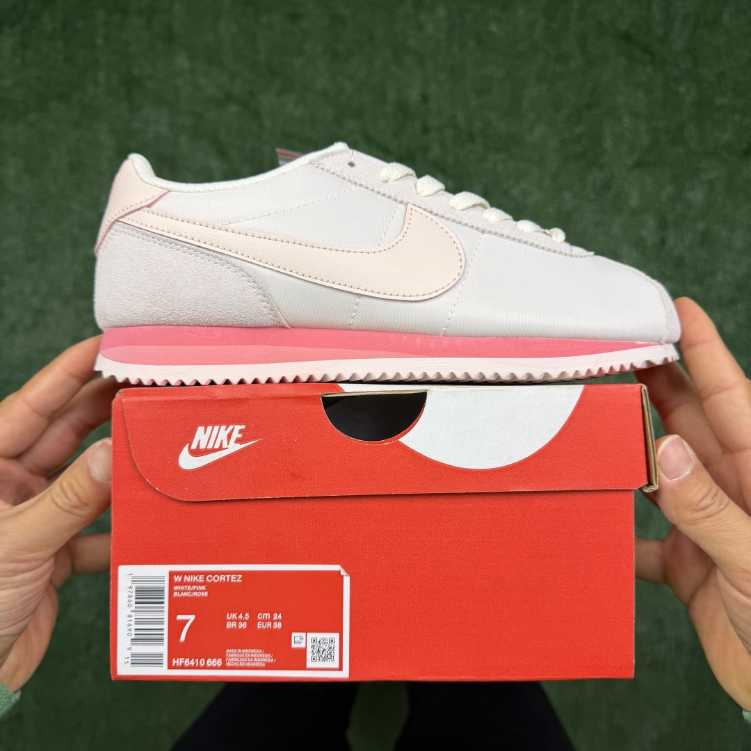 超级性价比阿甘！共27色Nike Cortez SE 布面白粉冲量产品价格一步到位！货号：HF6410-