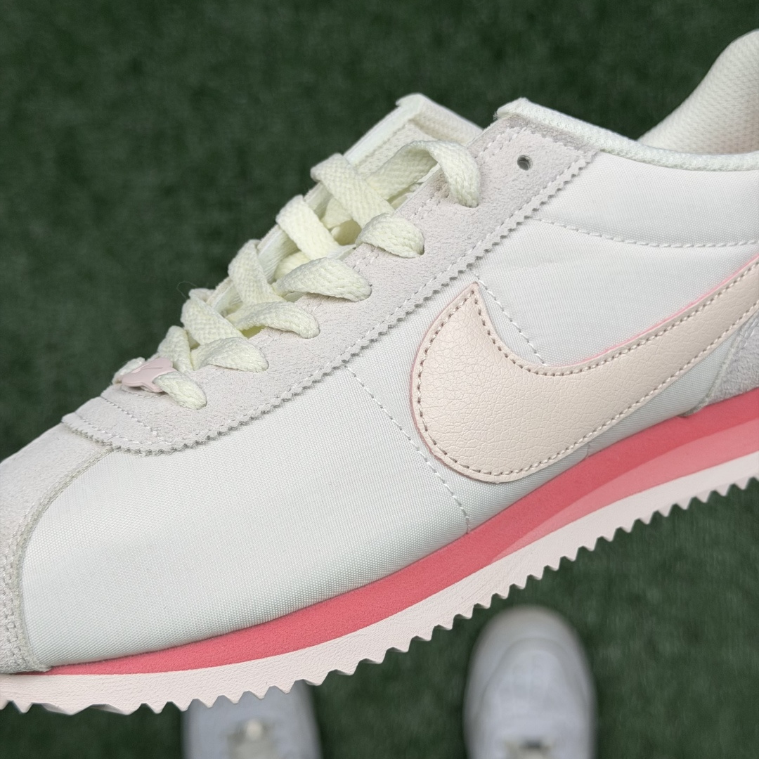 超级性价比阿甘！共27色Nike Cortez SE 布面白粉冲量产品价格一步到位！货号：HF6410-