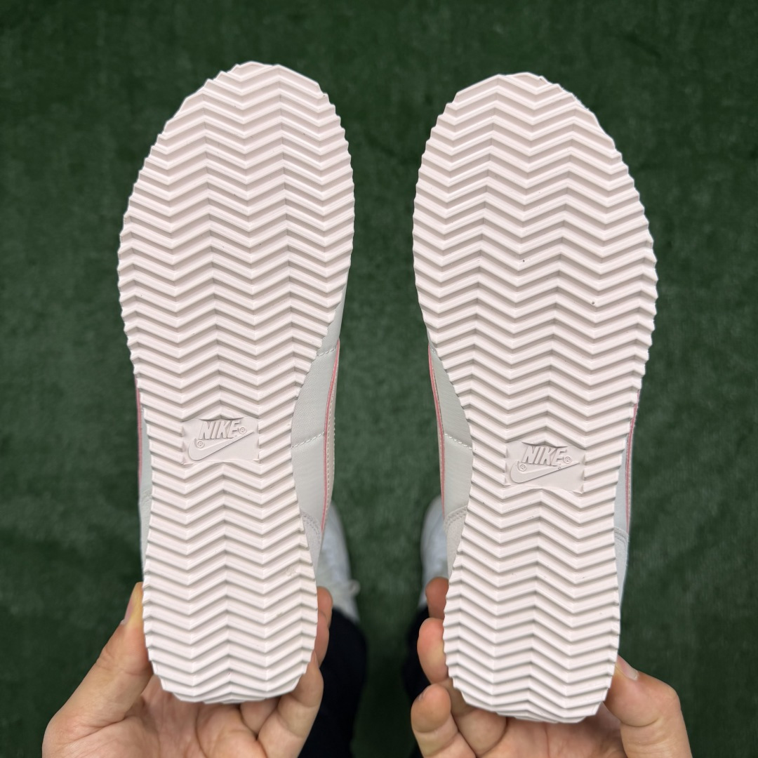 超级性价比阿甘！共27色Nike Cortez SE 布面白粉冲量产品价格一步到位！货号：HF6410-