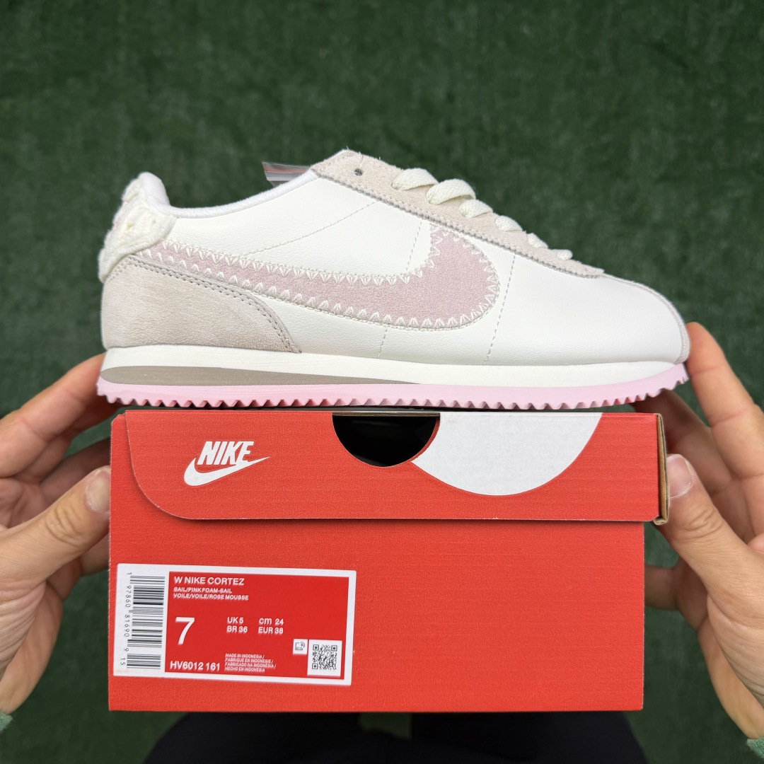 超级性价比阿甘！共27色Nike Cortez SE 情人节限定爱心粉冲量产品价格一步到位！货号：HV6