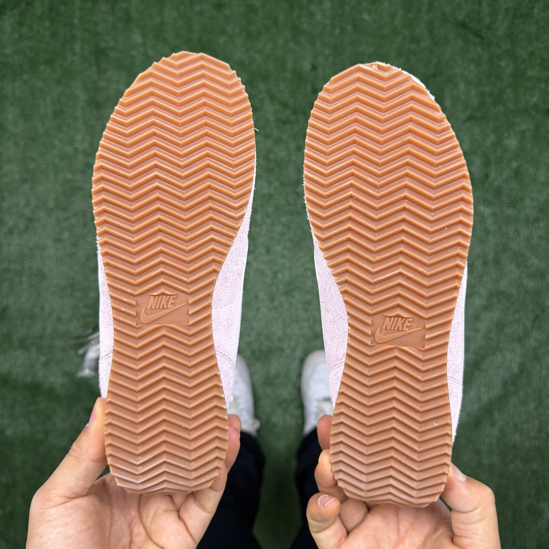 超级性价比阿甘！共27色Nike Cortez SE 翻毛皮长绒粉色冲量产品价格一步到位！货号：FJ25