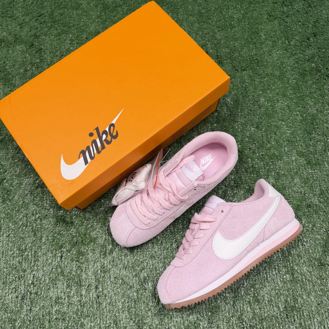 超级性价比阿甘！共27色Nike Cortez SE 翻毛皮长绒粉色冲量产品价格一步到位！货号：FJ25