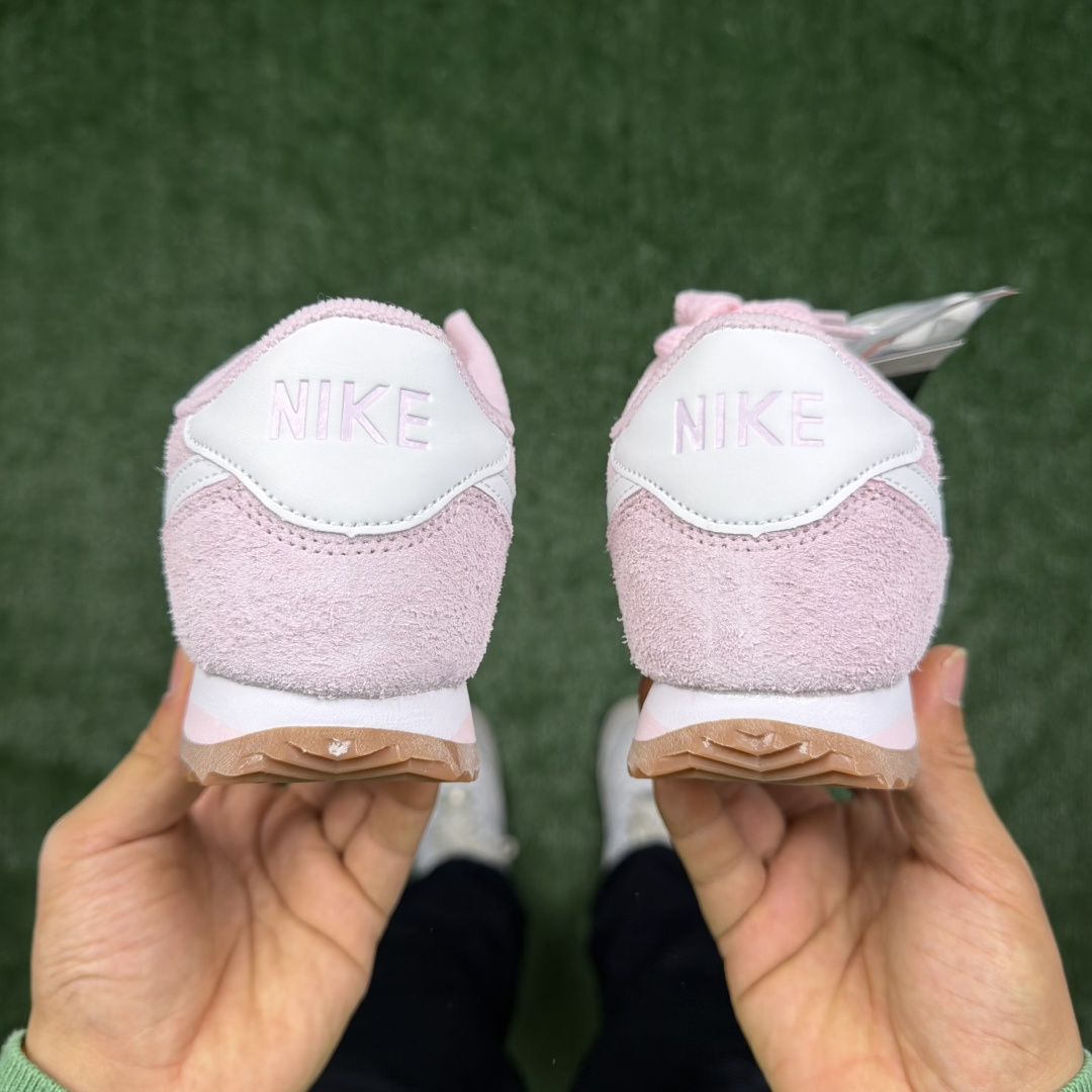 超级性价比阿甘！共27色Nike Cortez SE 翻毛皮长绒粉色冲量产品价格一步到位！货号：FJ25