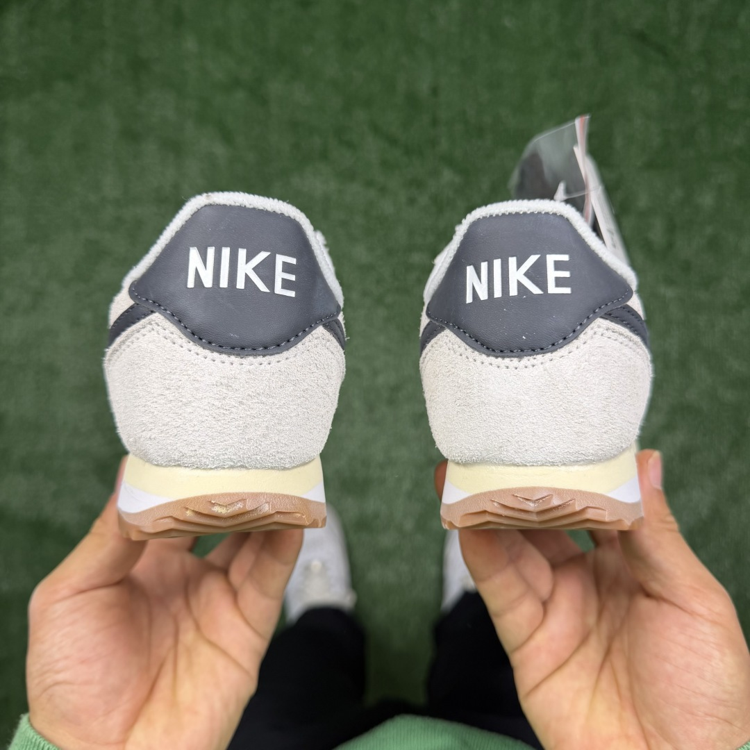 超级性价比阿甘！共27色Nike Cortez SE 翻毛皮长绒毛白灰冲量产品价格一步到位！货号：FJ2