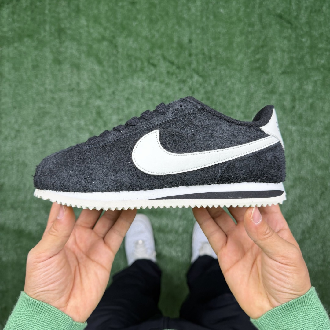 超级性价比阿甘！共27色Nike Cortez SE 翻毛皮长绒毛黑白冲量产品价格一步到位！货号：FJ2