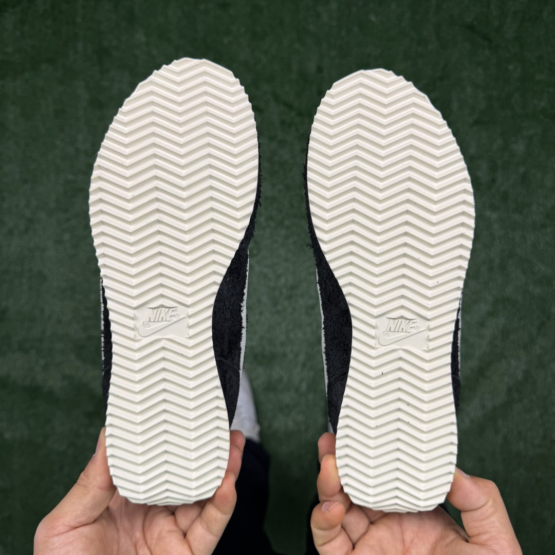 超级性价比阿甘！共27色Nike Cortez SE 翻毛皮长绒毛黑白冲量产品价格一步到位！货号：FJ2