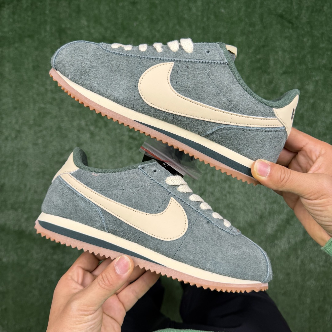 超级性价比阿甘！共27色Nike Cortez SE 翻毛皮长绒毛绿色冲量产品价格一步到位！货号：FJ2