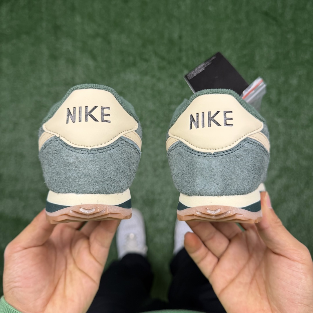 超级性价比阿甘！共27色Nike Cortez SE 翻毛皮长绒毛绿色冲量产品价格一步到位！货号：FJ2