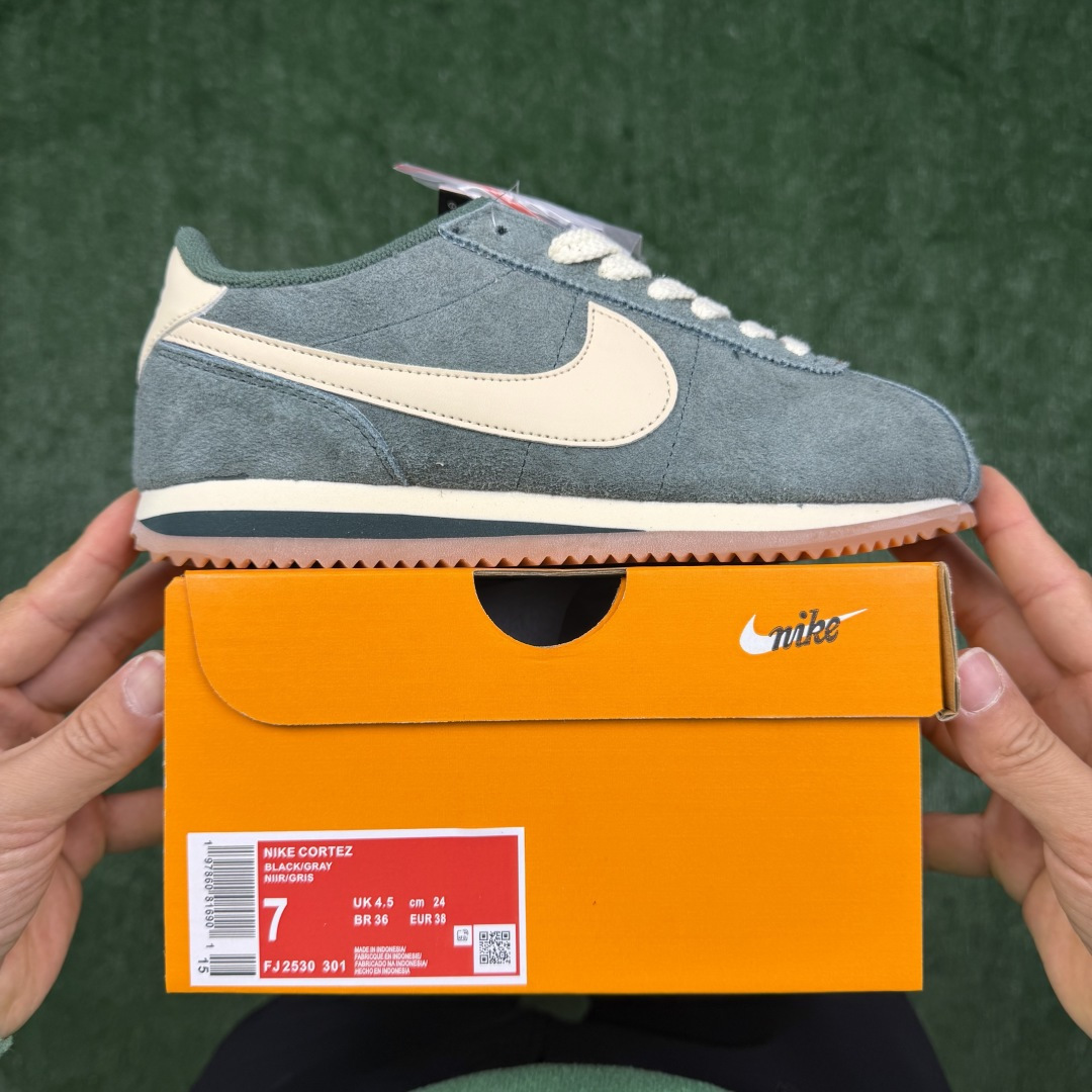 超级性价比阿甘！共27色Nike Cortez SE 翻毛皮长绒毛绿色冲量产品价格一步到位！货号：FJ2