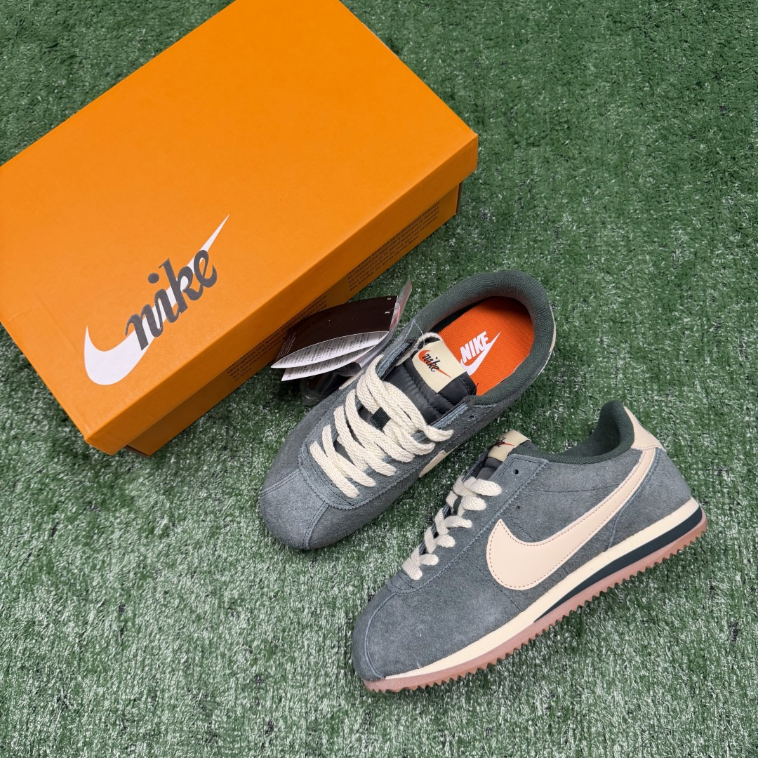 超级性价比阿甘！共27色Nike Cortez SE 翻毛皮长绒毛绿色冲量产品价格一步到位！货号：FJ2