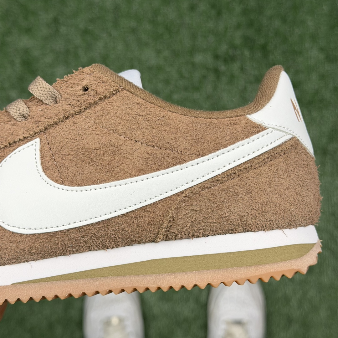 超级性价比阿甘！共27色Nike Cortez SE 翻毛皮长绒毛棕色冲量产品价格一步到位！货号：FJ2