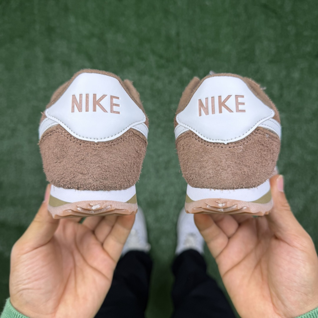 超级性价比阿甘！共27色Nike Cortez SE 翻毛皮长绒毛棕色冲量产品价格一步到位！货号：FJ2