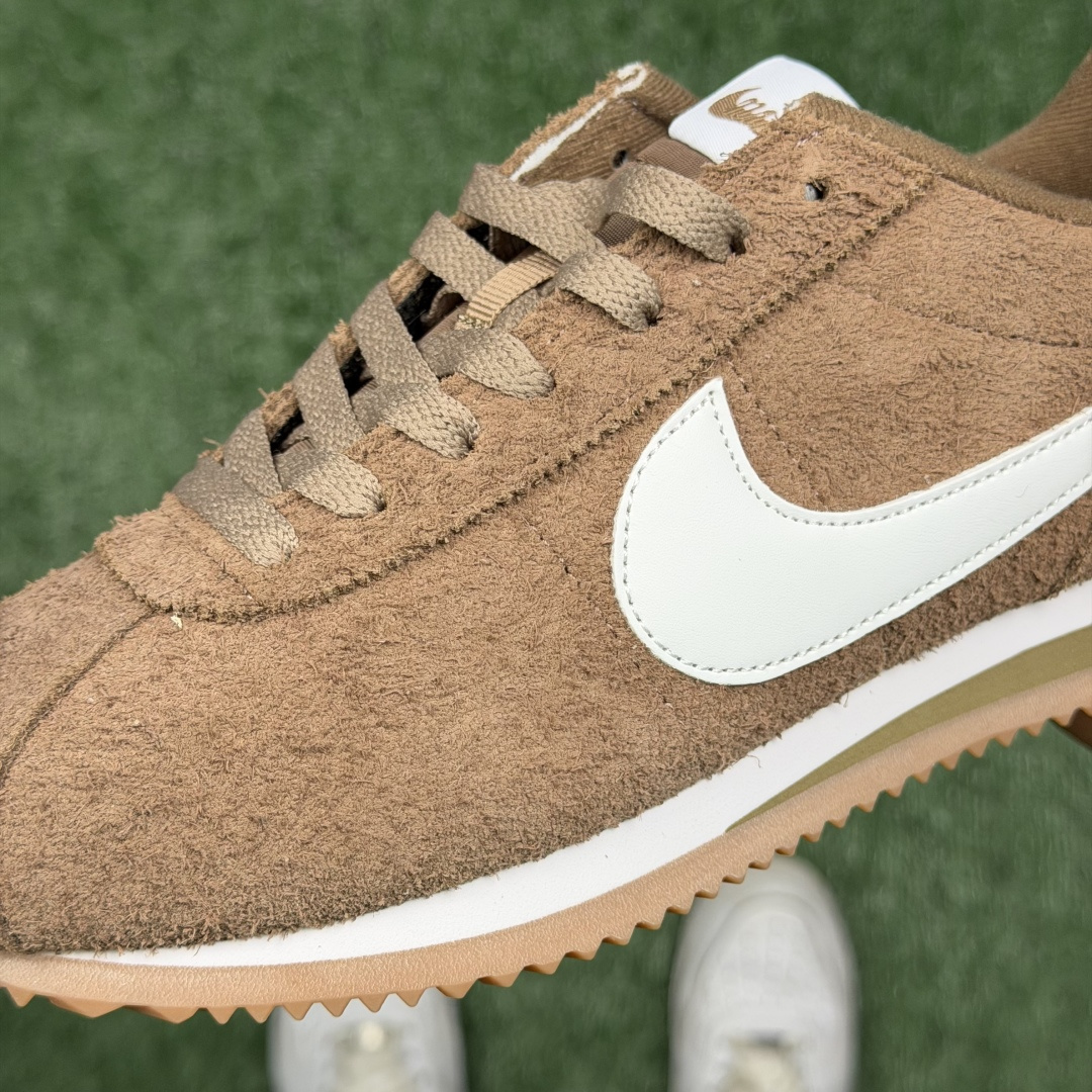 超级性价比阿甘！共27色Nike Cortez SE 翻毛皮长绒毛棕色冲量产品价格一步到位！货号：FJ2