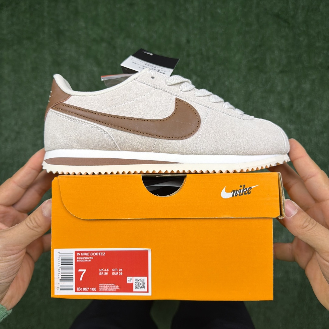 超级性价比阿甘！共27色Nike Cortez SE 翻毛皮长绒毛米棕冲量产品价格一步到位！货号：IB1