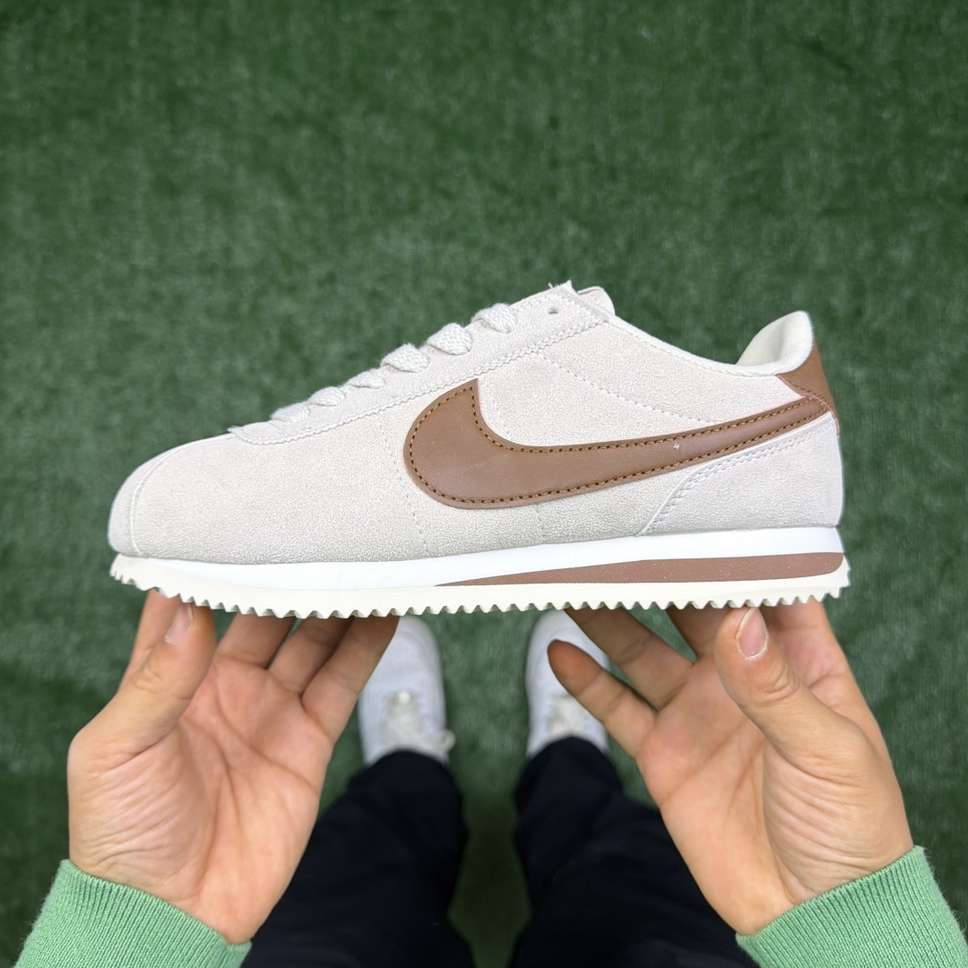 超级性价比阿甘！共27色Nike Cortez SE 翻毛皮长绒毛米棕冲量产品价格一步到位！货号：IB1