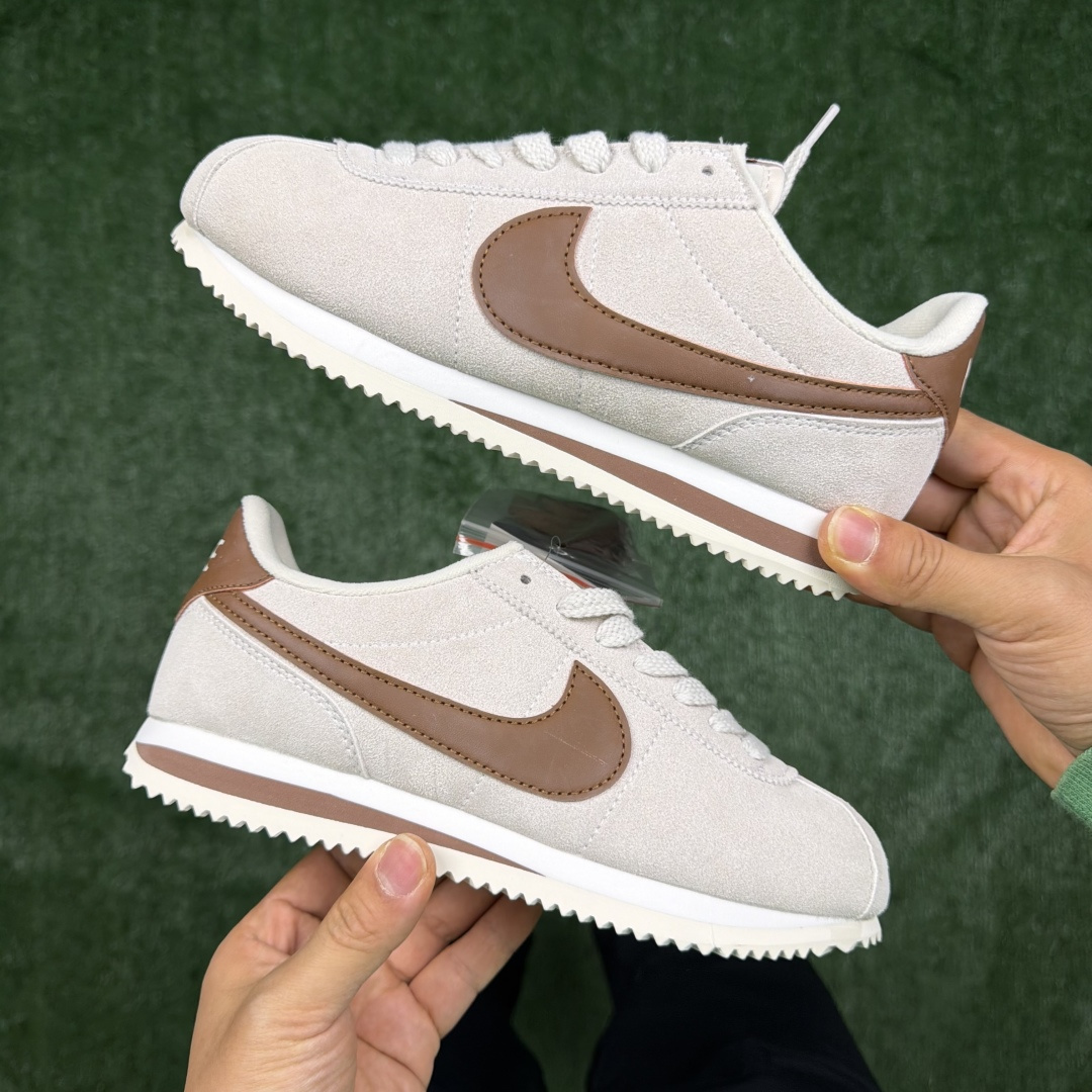 超级性价比阿甘！共27色Nike Cortez SE 翻毛皮长绒毛米棕冲量产品价格一步到位！货号：IB1