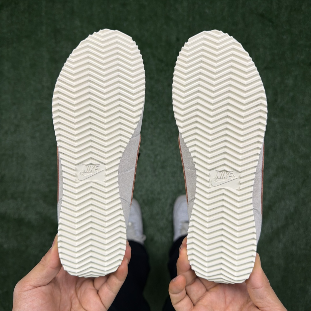 超级性价比阿甘！共27色Nike Cortez SE 翻毛皮长绒毛米棕冲量产品价格一步到位！货号：IB1