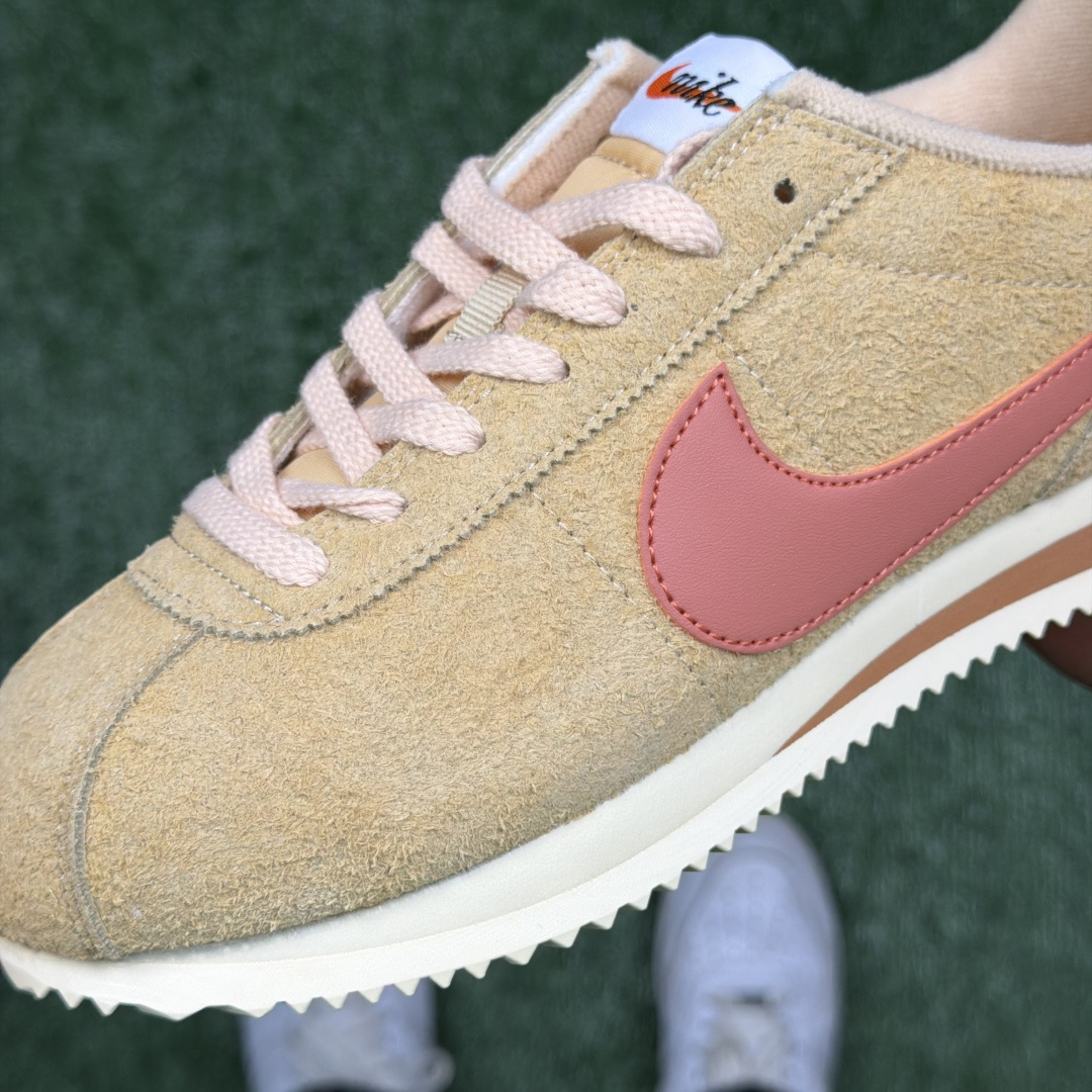 超级性价比阿甘！共27色Nike Cortez SE 翻毛皮长绒毛棕粉冲量产品价格一步到位！货号：FJ2