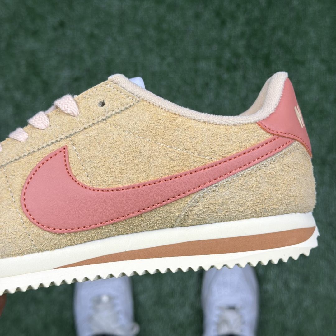 超级性价比阿甘！共27色Nike Cortez SE 翻毛皮长绒毛棕粉冲量产品价格一步到位！货号：FJ2