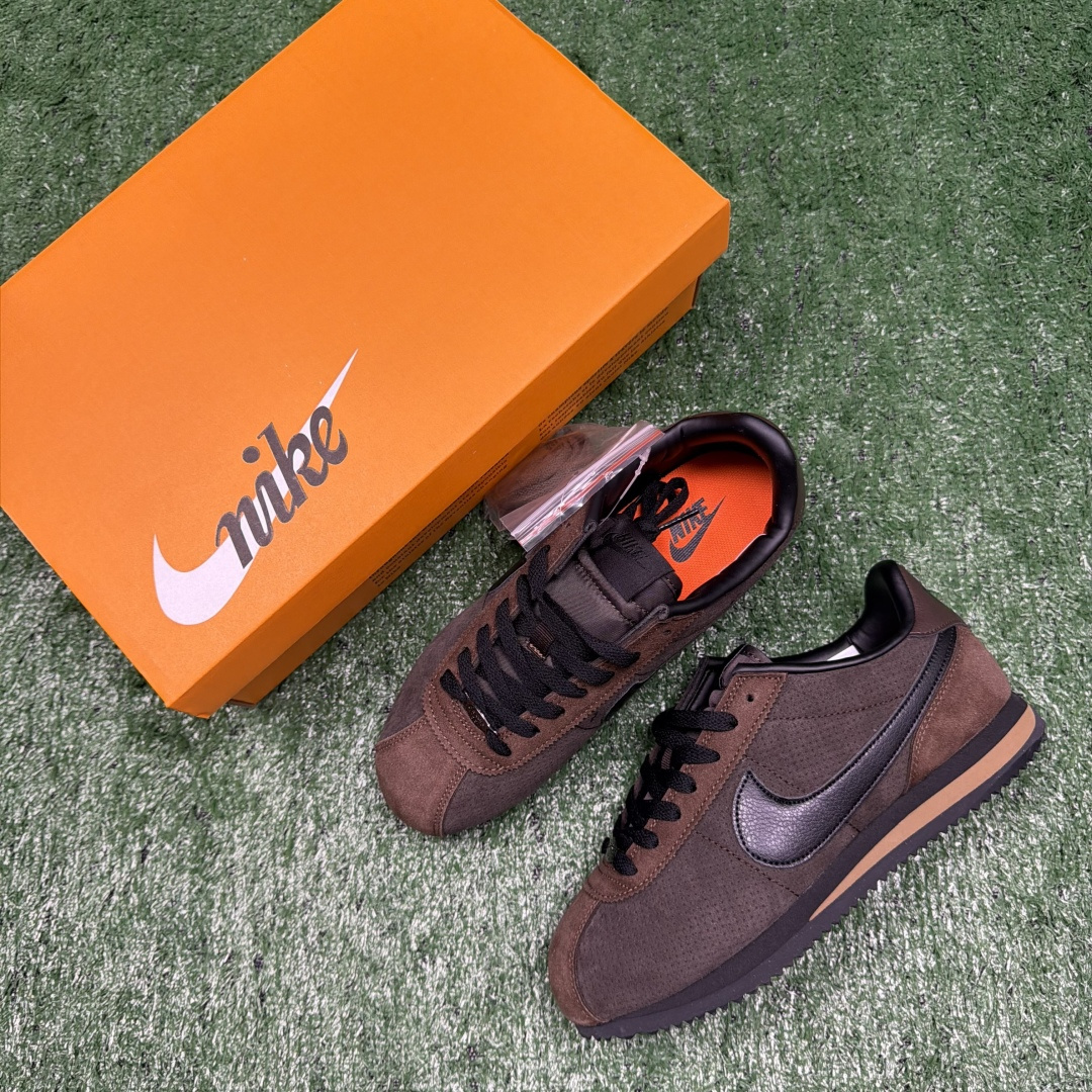 超级性价比阿甘！共27色Nike Cortez SE 翻毛皮长绒毛棕黑冲量产品价格一步到位！货号：FJ5