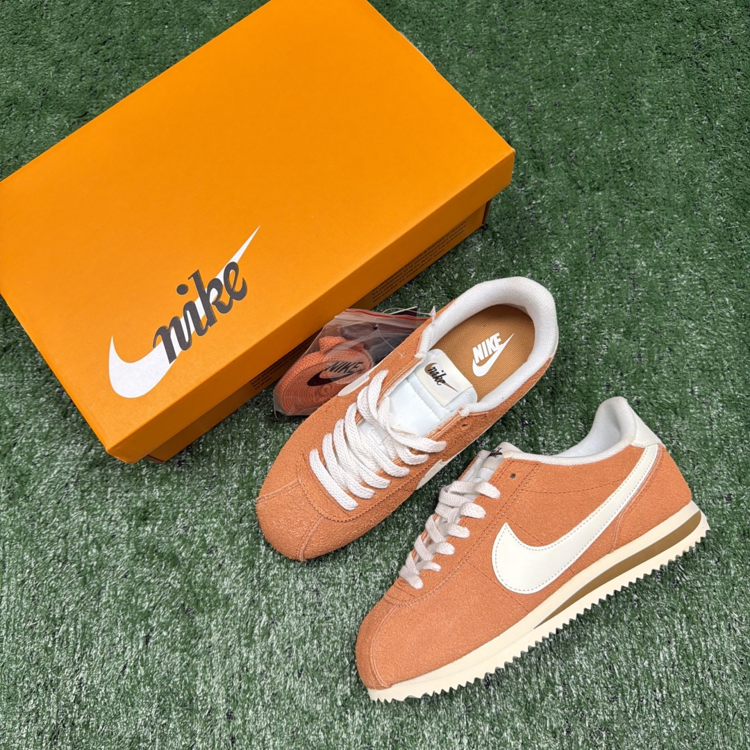 超级性价比阿甘！共27色Nike Cortez SE 翻毛皮长绒毛橙色冲量产品价格一步到位！货号：HF3