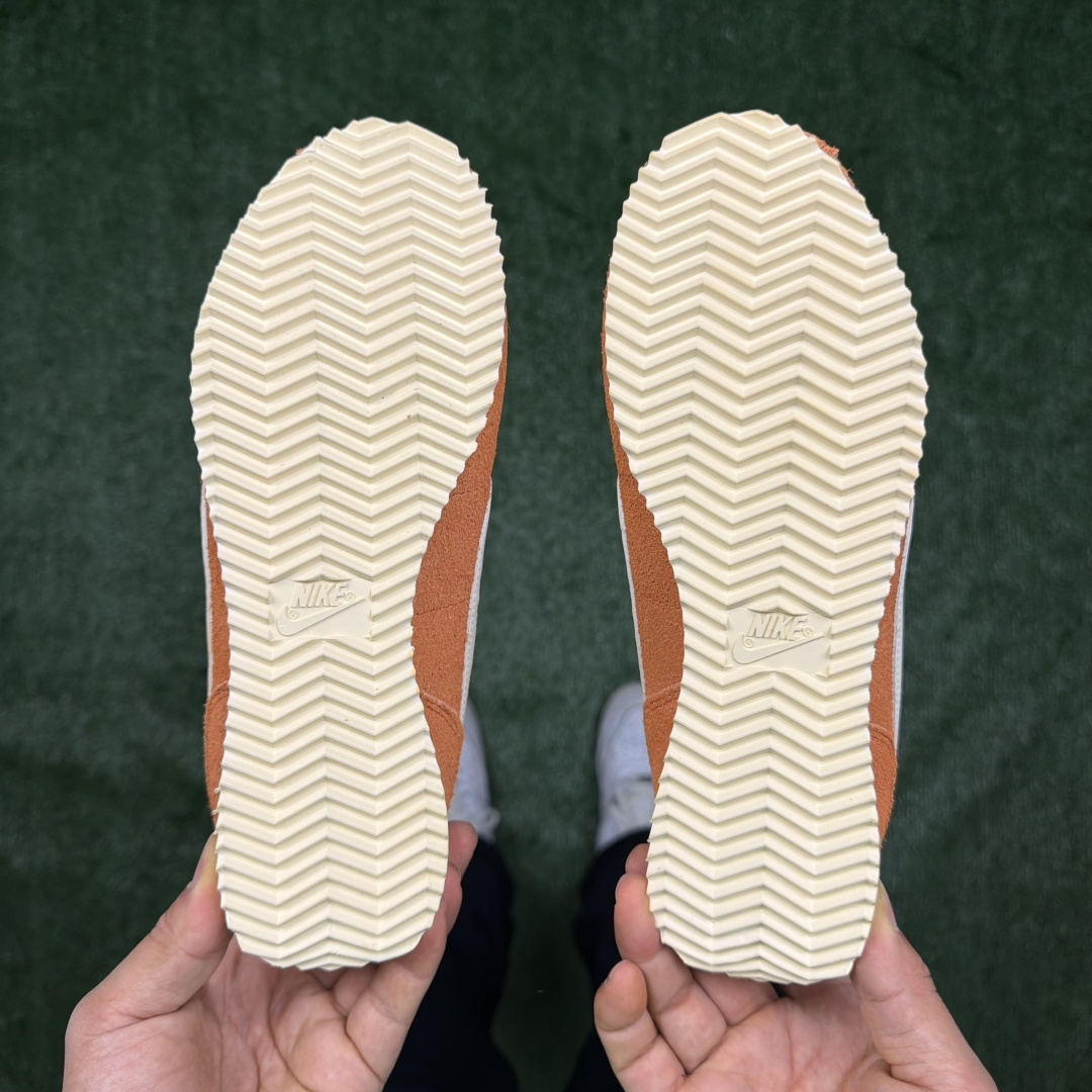 超级性价比阿甘！共27色Nike Cortez SE 翻毛皮长绒毛橙色冲量产品价格一步到位！货号：HF3