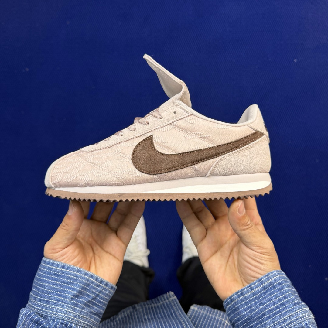 可拆鞋舌特殊色超级性价比阿甘！共28色Nike Cortez SE Tiempo 可拆卸鞋舌，一鞋两穿冲