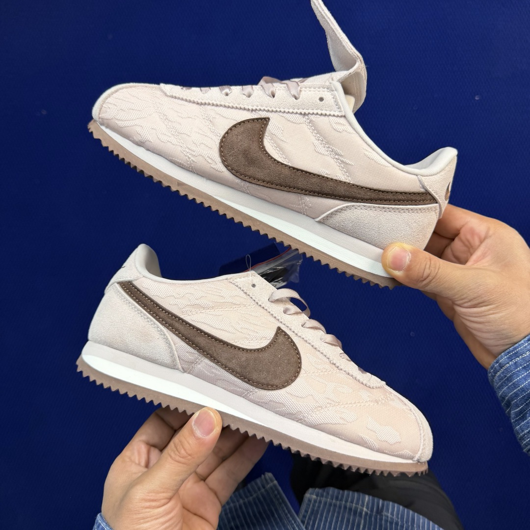 可拆鞋舌特殊色超级性价比阿甘！共28色Nike Cortez SE Tiempo 可拆卸鞋舌，一鞋两穿冲