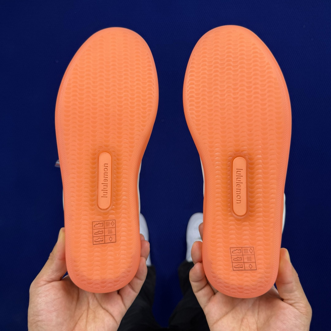 lululemon露露乐蒙 cityverse休闲鞋 共9色全新极简主义系列 采用热熔无缝工艺鞋面 中底