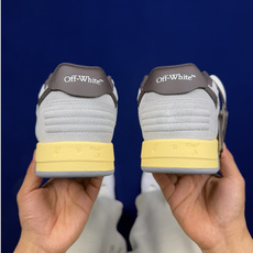 顶奢OW板鞋 Off-White板鞋 共62色‼️市面最强品质!全方位复刻!带原装扣全套包装灰棕白尺码: 顶奢OW板鞋 Off-White板鞋 共62色‼️市面最强品质!全方位复刻!带原装扣全套包装灰棕白尺码: