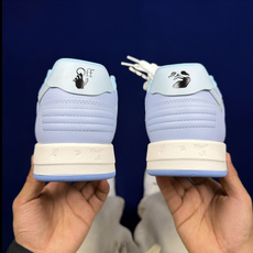 顶奢OW板鞋 Off-White板鞋 共62色‼️市面最强品质!全方位复刻!带原装扣全套包装蓝紫白尺码: 顶奢OW板鞋 Off-White板鞋 共62色‼️市面最强品质!全方位复刻!带原装扣全套包装蓝紫白尺码: