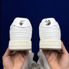 顶奢OW板鞋 Off-White板鞋 共62色‼️市面最强品质!全方位复刻!带原装扣全套包装米白灰印花尺 顶奢OW板鞋 Off-White板鞋 共62色‼️市面最强品质!全方位复刻!带原装扣全套包装米白灰印花尺