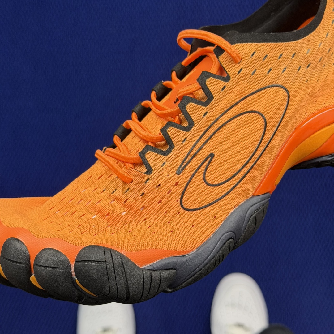 Balenciaga 巴黎世家 20代-五趾鞋Anatomic Runner 五趾结构设计套穿 白色官方