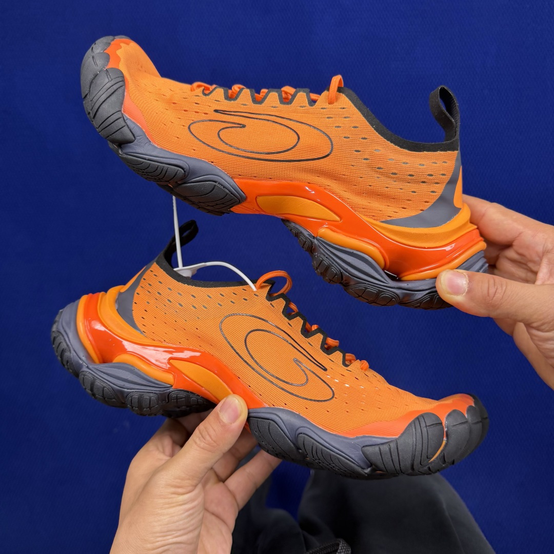Balenciaga 巴黎世家 20代-五趾鞋Anatomic Runner 五趾结构设计套穿 白色官方