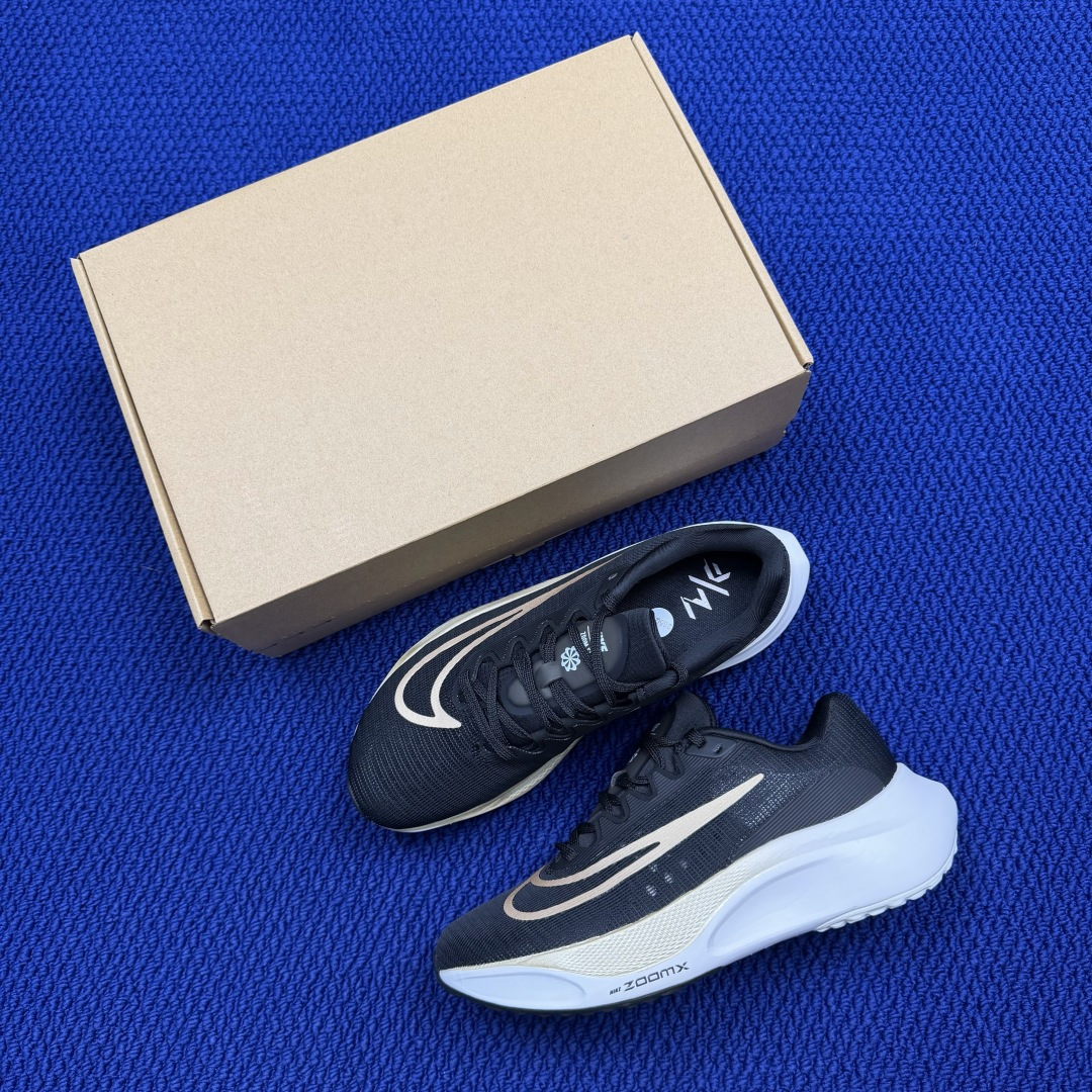 主推优势私【C版马拉松登月系列】冲正纯原1:1品质！马拉松5代Nike Zoom Fly 5 碳板马拉松