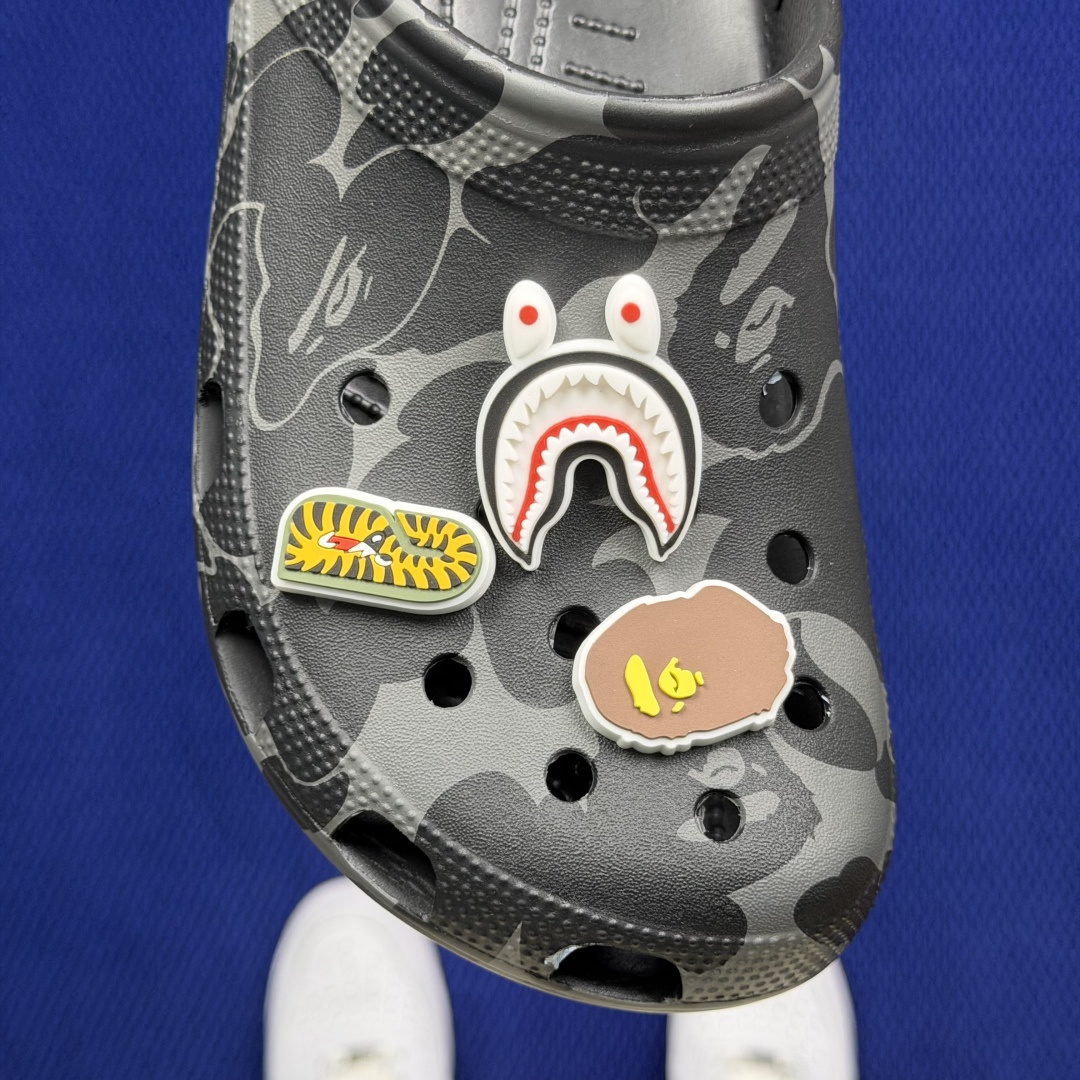 BAPE x Crocs卡骆驰 洞洞鞋联名4色东莞原厂出品，拼标过验！欢迎对比，顶级品质区别市面通货！同