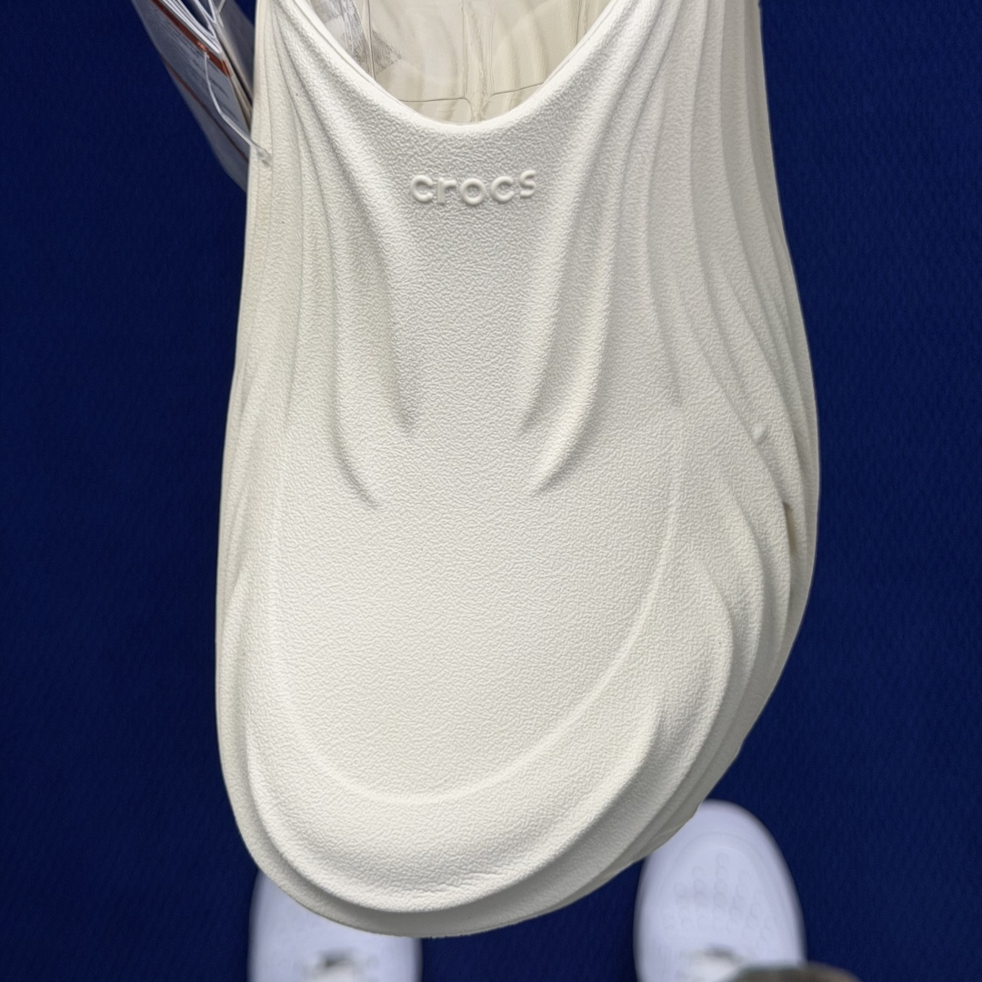 Crocs卡骆驰 洞洞鞋 旋风波波第12色原厂数据复模，双层注塑旋风波波-骨白 尺码：M7-M11 / 