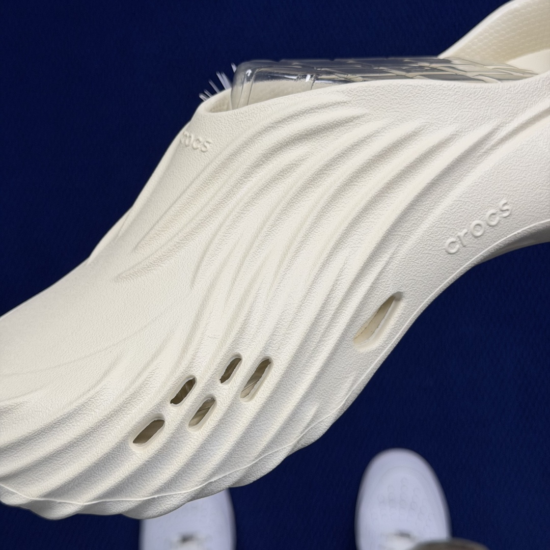Crocs卡骆驰 洞洞鞋 旋风波波第12色原厂数据复模，双层注塑旋风波波-骨白 尺码：M7-M11 / 