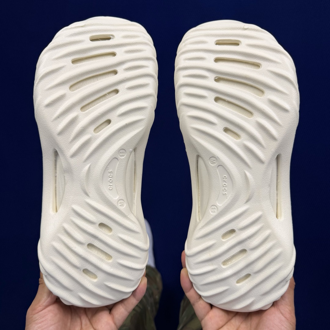 Crocs卡骆驰 洞洞鞋 旋风波波第12色原厂数据复模，双层注塑旋风波波-骨白 尺码：M7-M11 / 