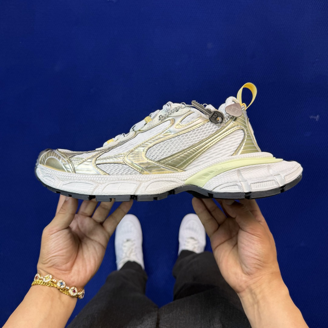巴黎世家 工厂优势放货，欢迎合作‼️巴黎10代3XL 4.0链条⛓️挂饰同心锁该有的材料配置、做工工艺和